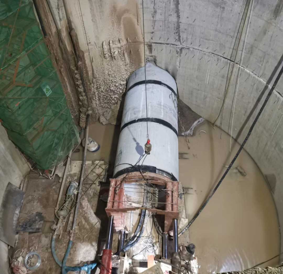 湖南株洲市政工程岩石顶管机施工现场