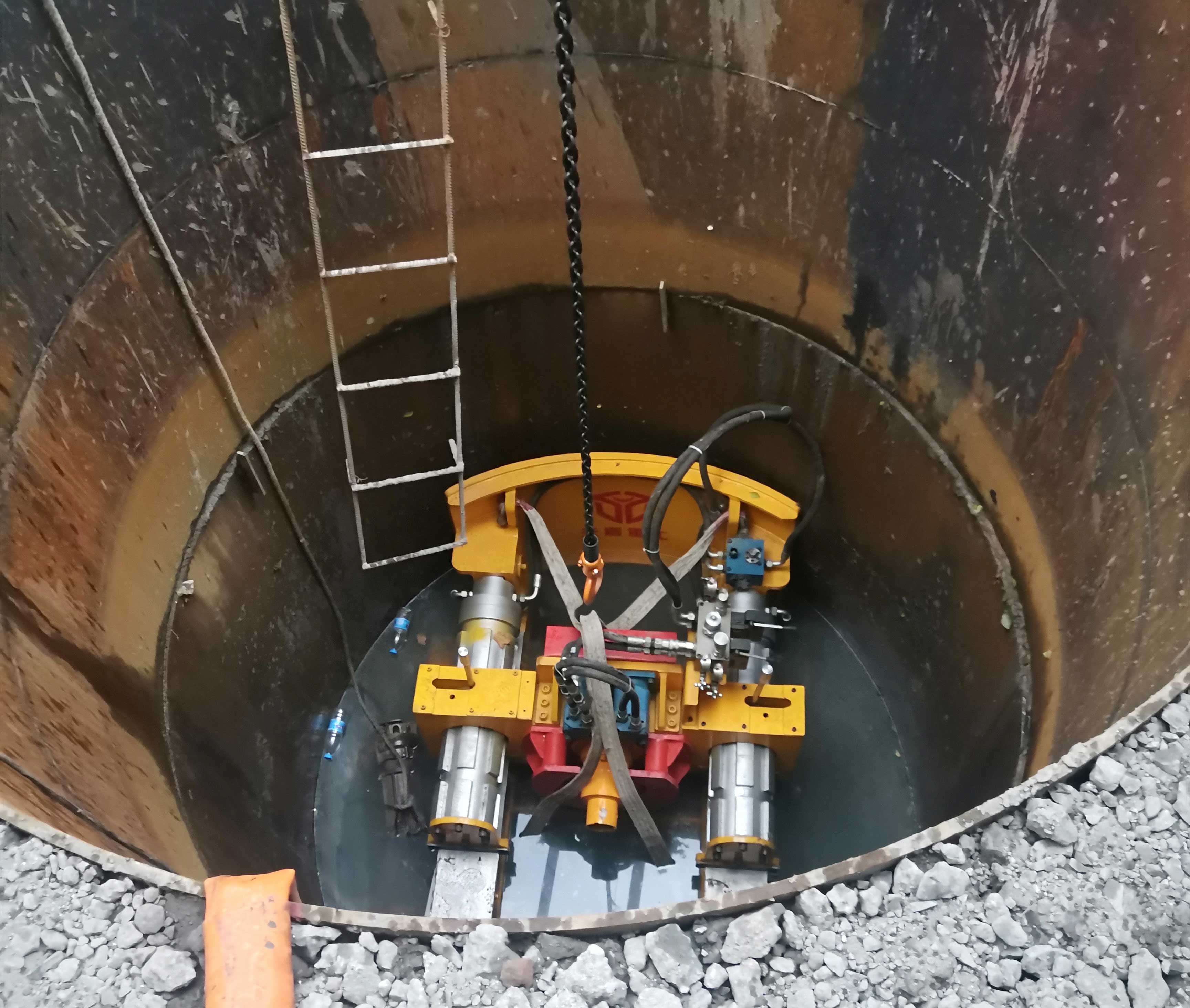 中交上海航道局有限公司600微顶第一顶施工顺利贯通！